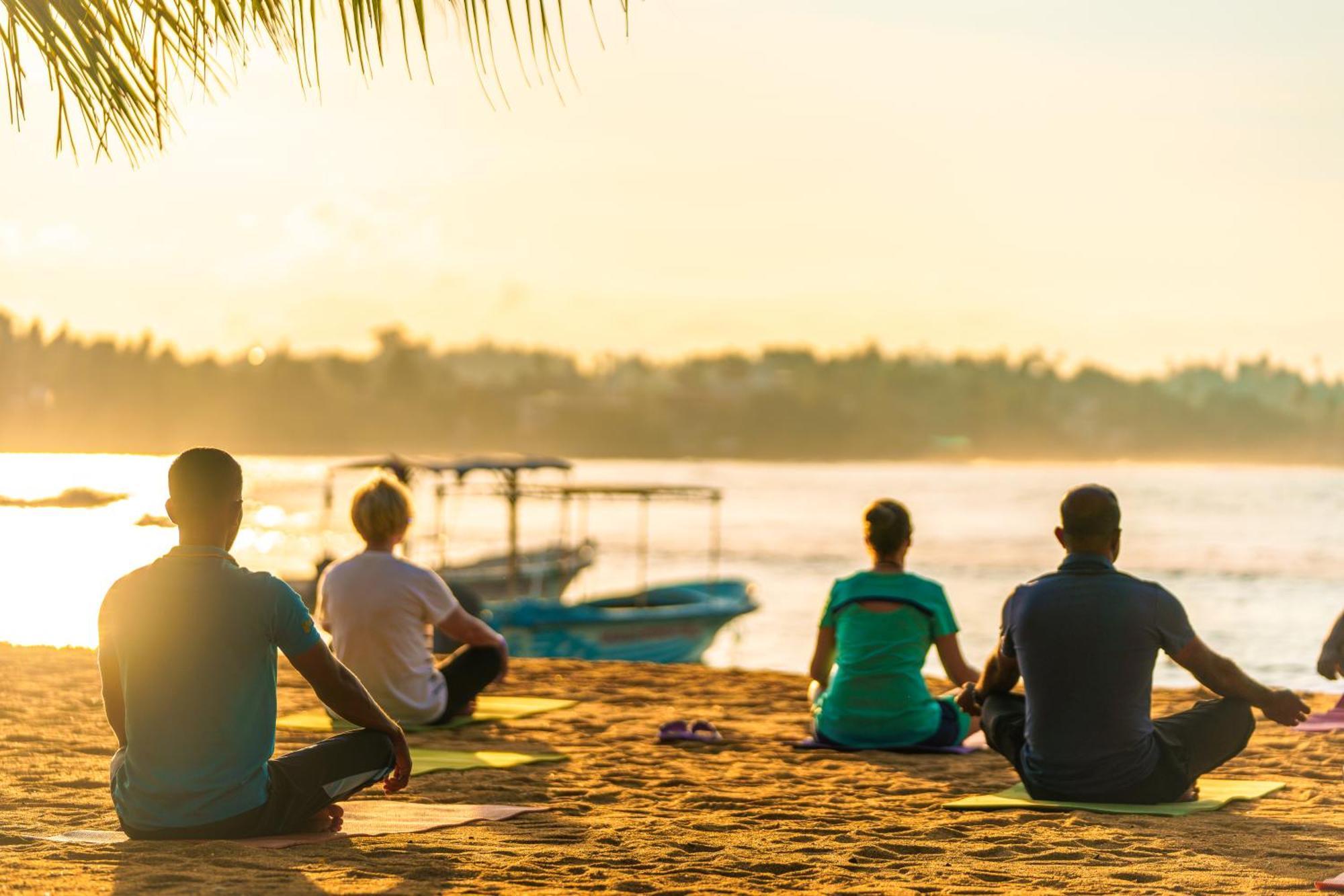 Araliya Beach Resort & Spa Unawatuna- Where You Meet The Sea All Year Экстерьер фото